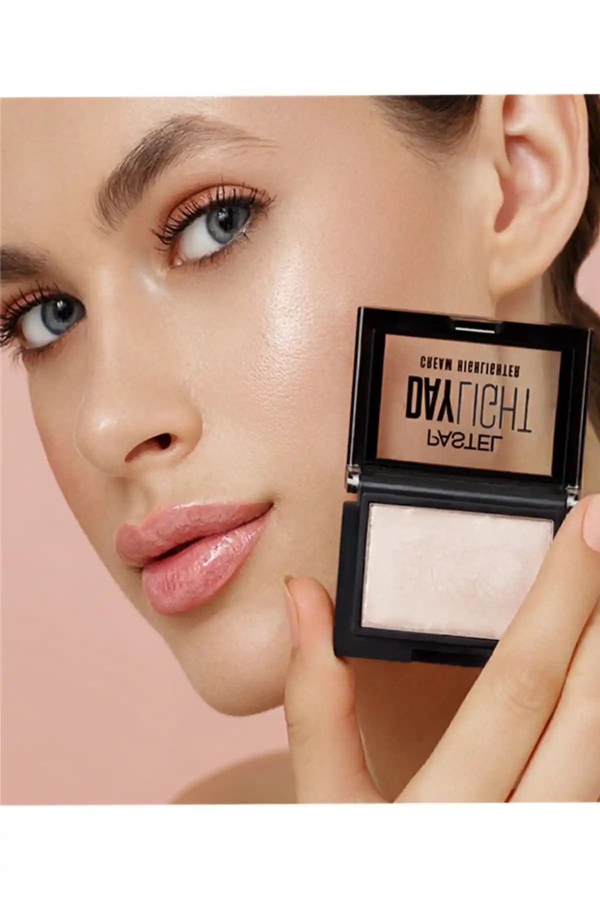 Pastel Krem Aydınlatıcı ile Doğal ve Canlı Makyajda Işıltı Sağlama