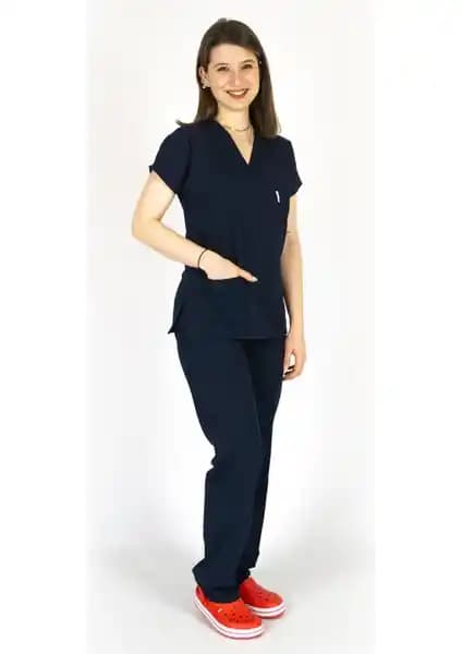 Simirna Lacivert ve Siyah Cerrahi Doktor Scrubs Karşılaştırması: Renk, Kalite ve Uygunluk Analizi