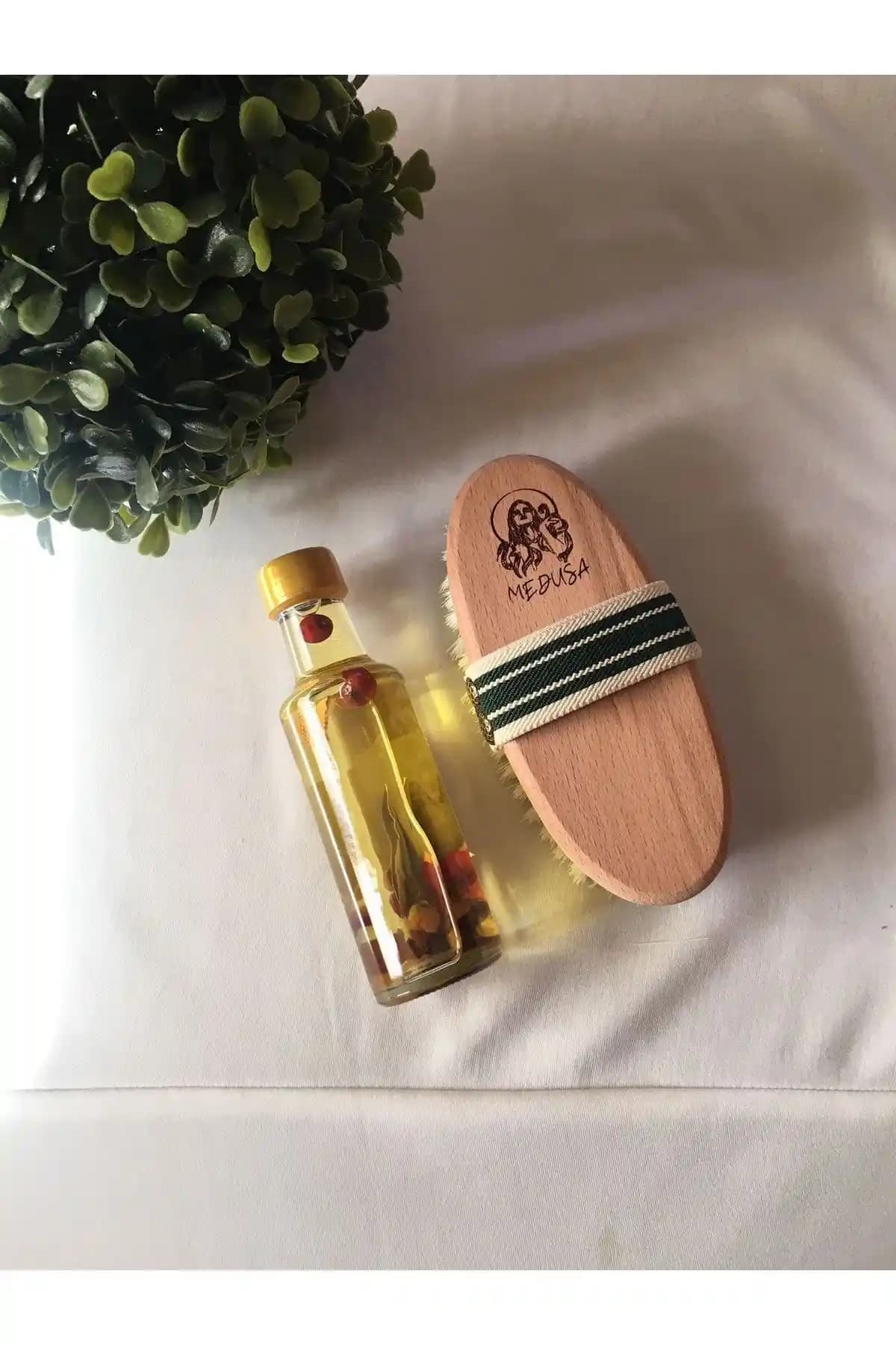 Medusa ve Rowenaroze Doğal At Kılı Fırçaları Karşılaştırması: Hangi Ürün Sizin İçin Uygun