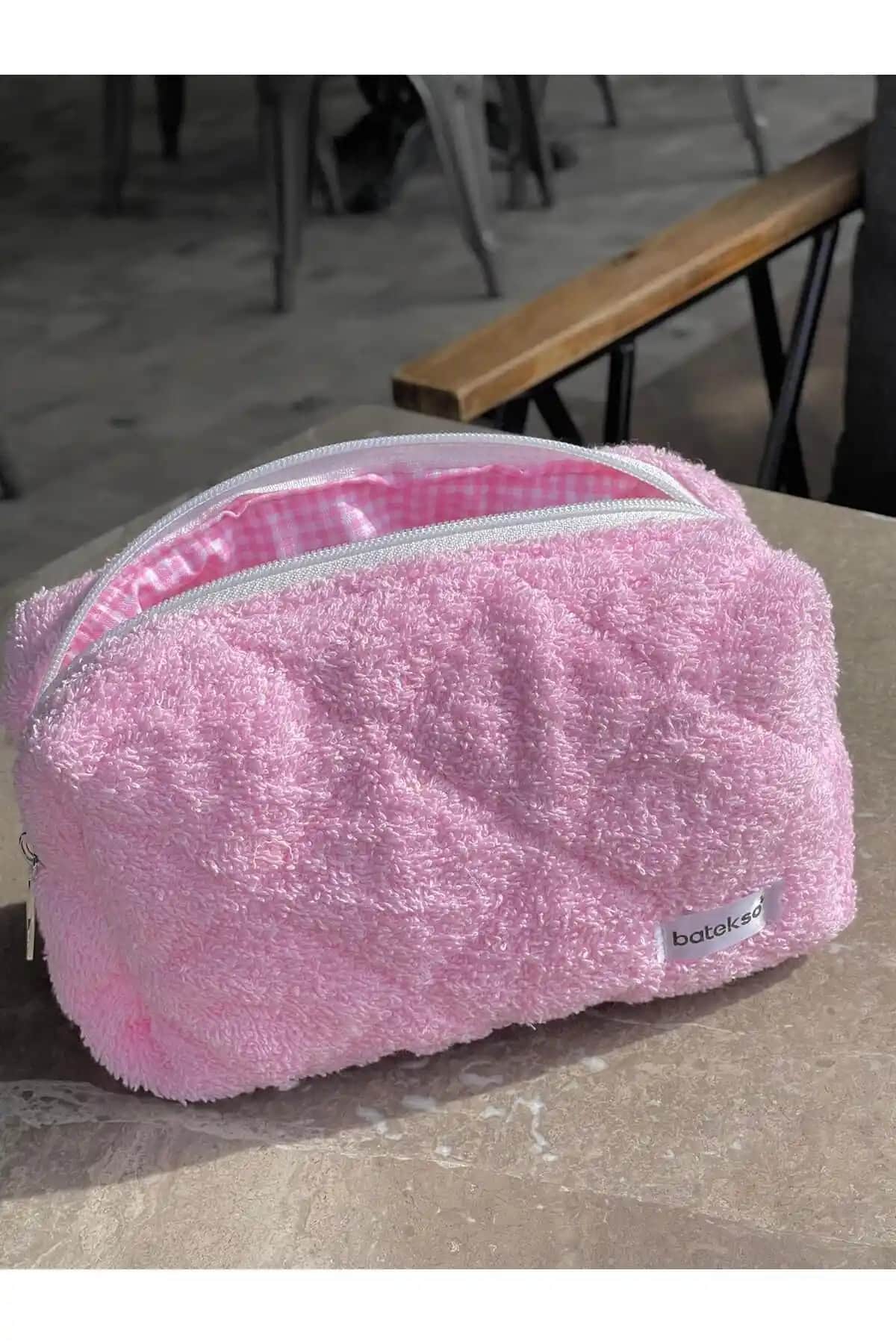 Batekso Açık Pembe Havlu Makyaj Çantası - Şık ve Çok Yönlü Kullanım İçin Uygun
