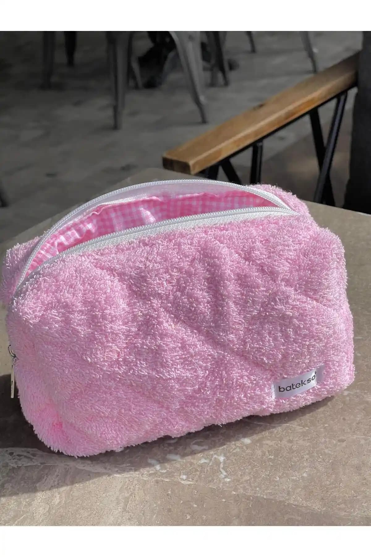 Batekso Açık Pembe Havlu Makyaj Çantası - Şık ve Çok Yönlü Kullanım İçin Uygun