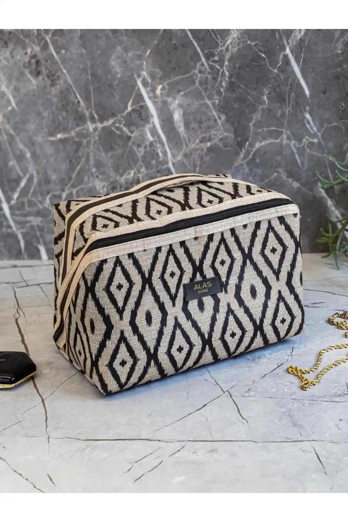 Pharma Acqua Kahve ve Krem Makyaj Çantası Karşılaştırması: Özellikler ve Kullanıcı Yorumları