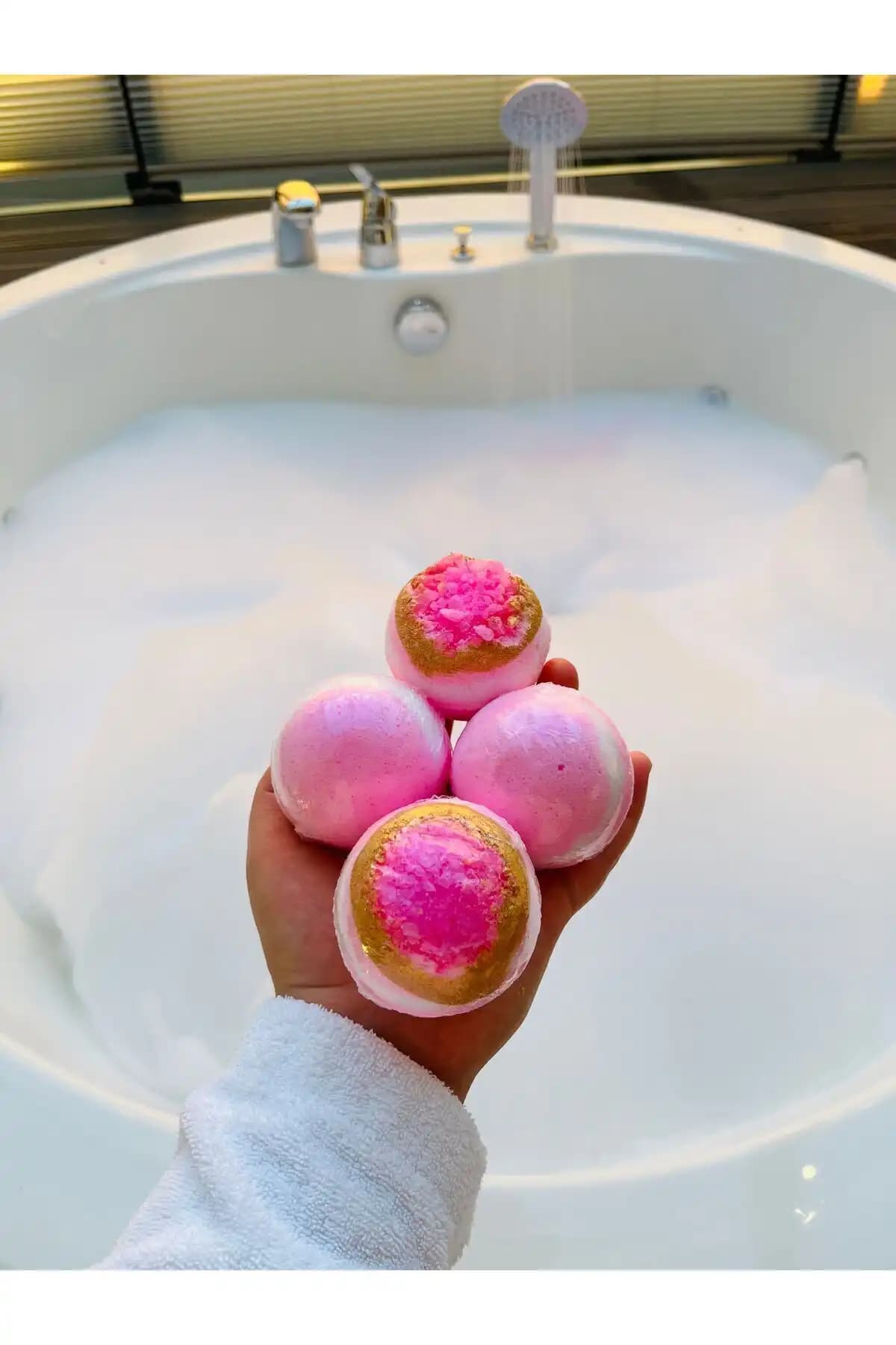 BAL AĞACI ve Body Boon Romantika Köpüren Banyo Topları Karşılaştırması: Hangi Ürün Sizin İçin Uygun? 1