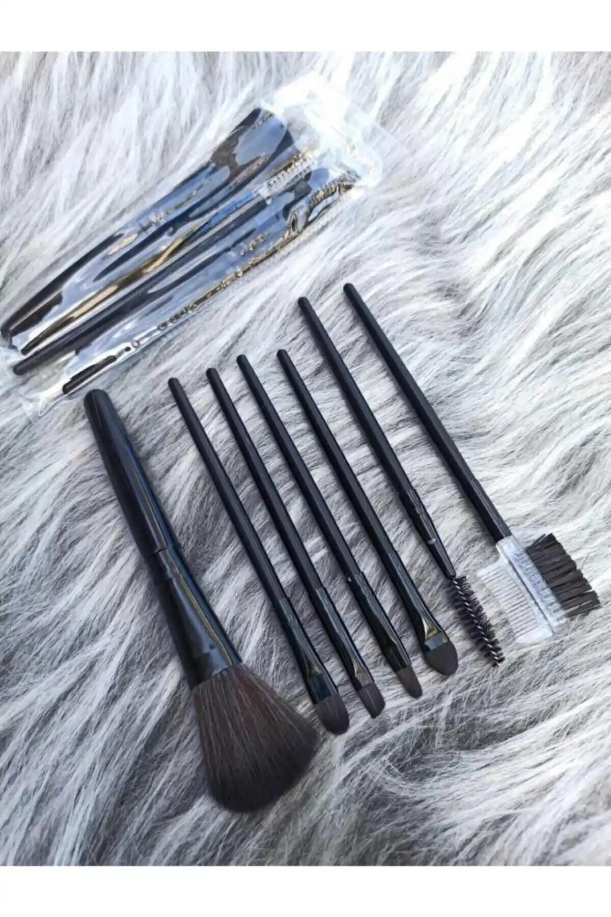 Artskin 7'li Makyaj Fırça Seti: Yüksek Performans ve Şık Tasarım ile Profesyonel Sonuçlar