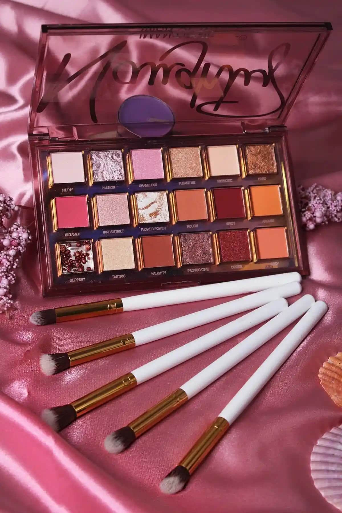 IMAN OF NOBLE 2'li Makyaj Seti: Canlı Renkler ve Şık Tasarım ile Günlük ve Özel Makyajlar