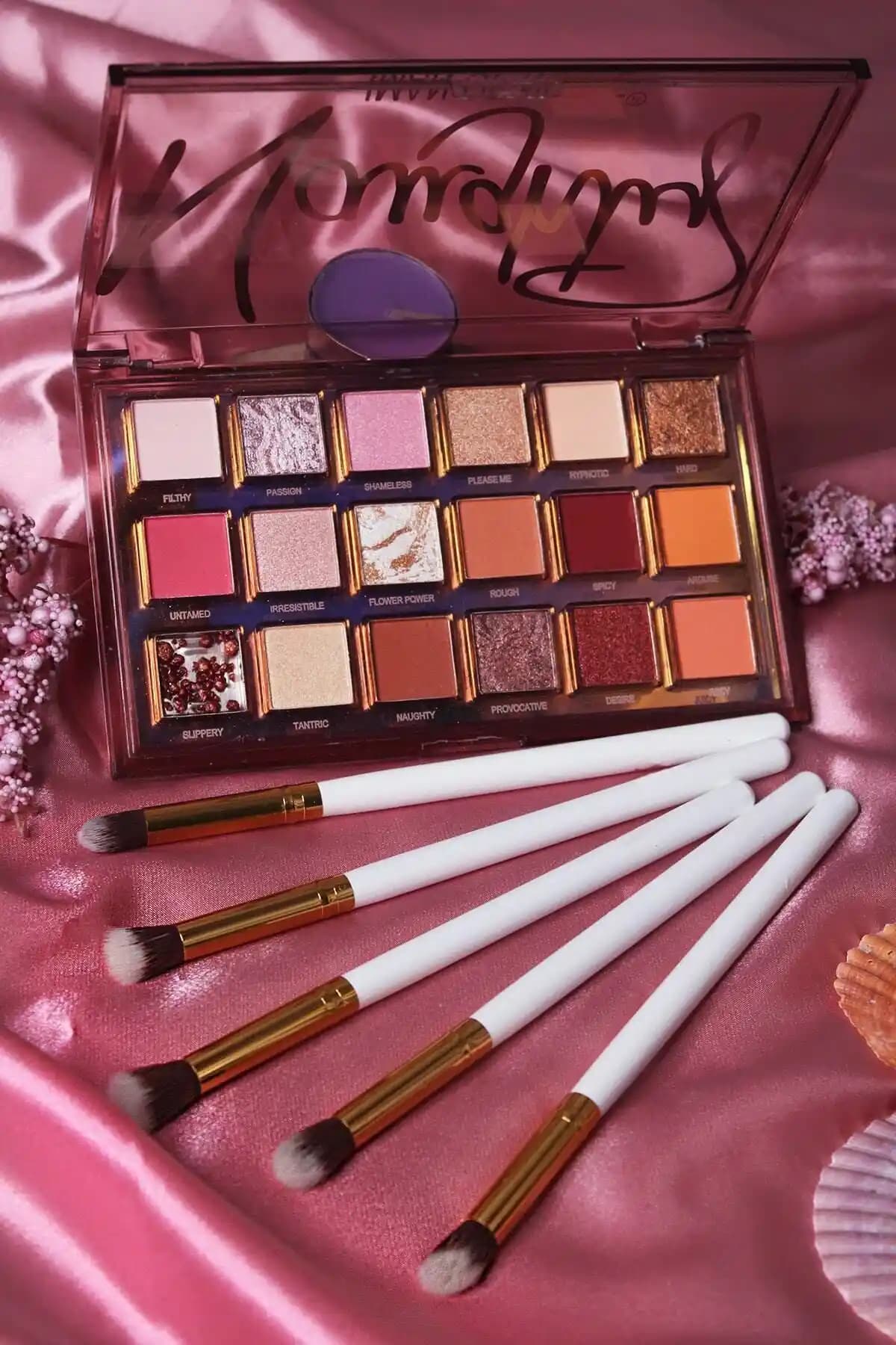 IMAN OF NOBLE 2'li Makyaj Seti: Canlı Renkler ve Şık Tasarım ile Günlük ve Özel Makyajlar