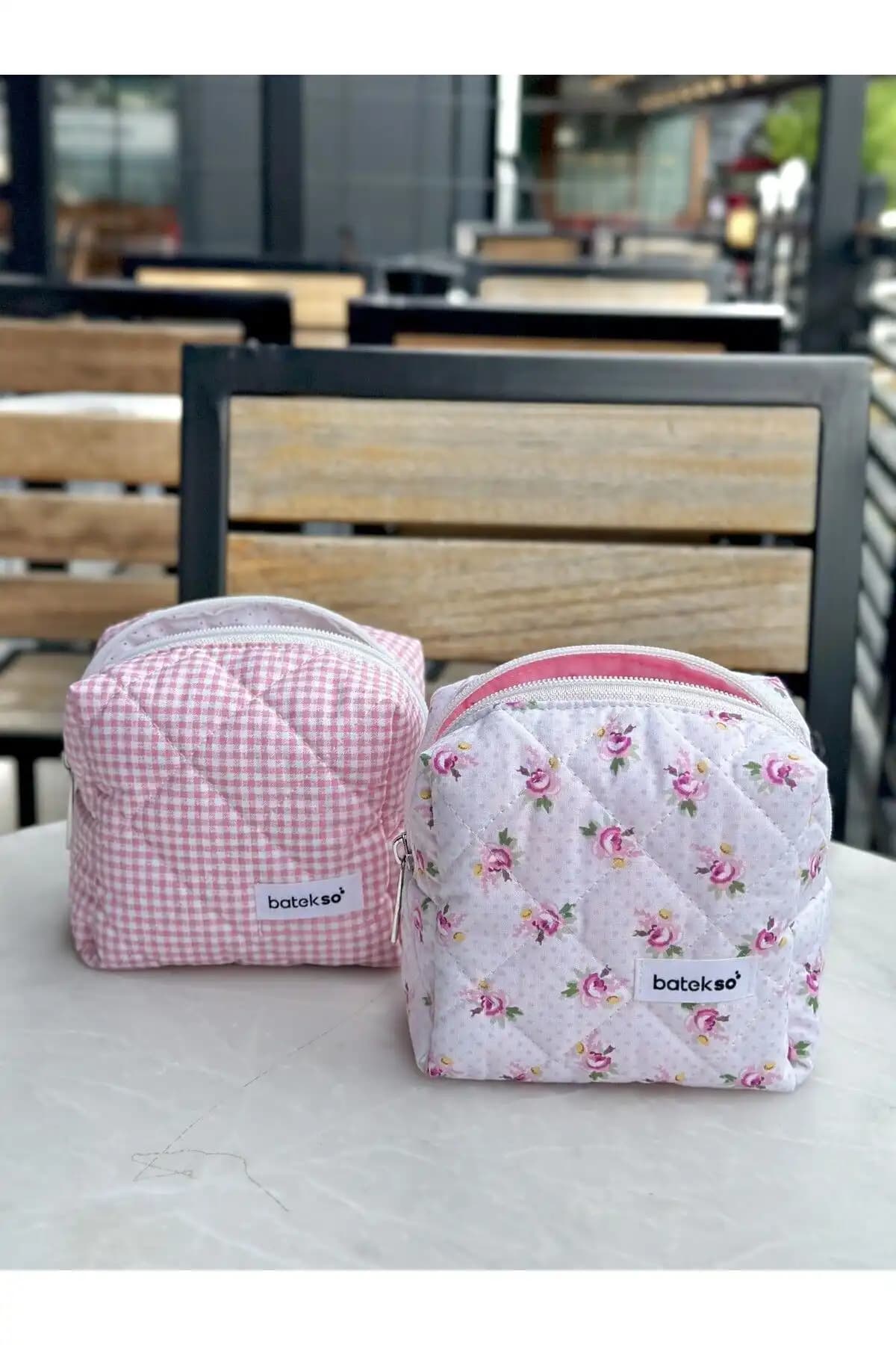 Batekso 2'li Mini Gül ve Gül Kurusu Kare Desenli Makyaj Çantası - Şıklık ve Fonksiyonellik Bir Arada