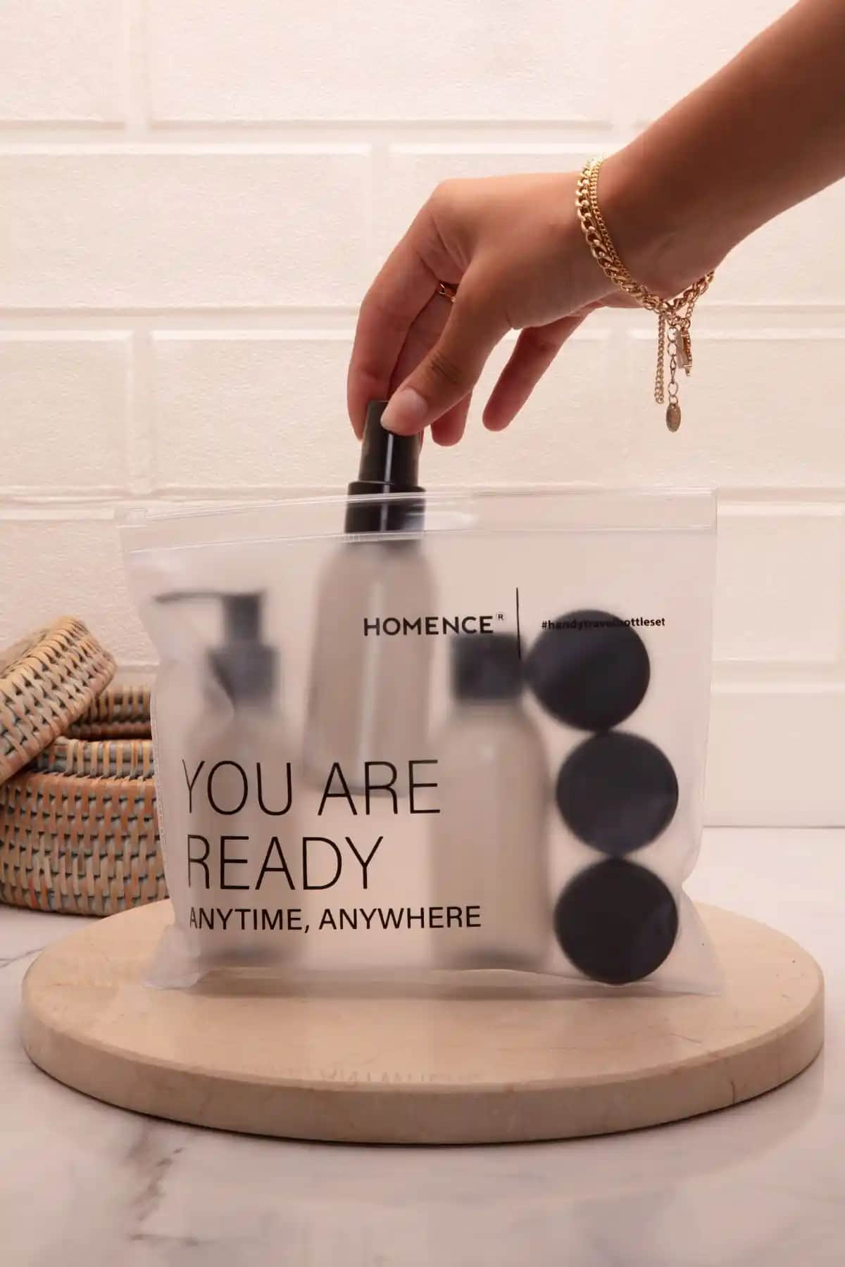 Homence Seyahat Makyaj Çantası ve Füme Şişe 100ml Seti Modern ve Pratik Tasarım