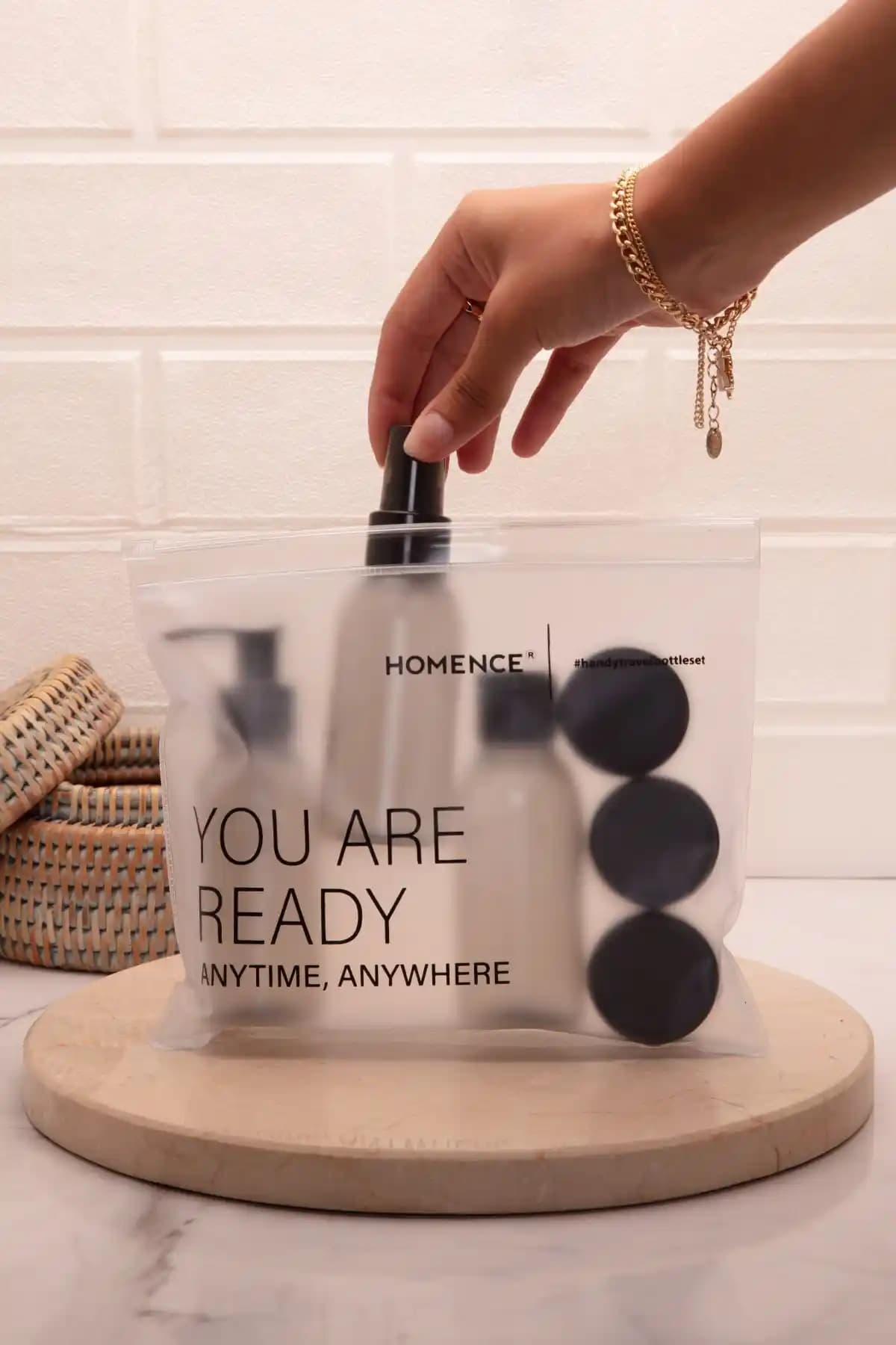 Homence Seyahat Makyaj Çantası ve Füme Şişe 100ml Seti Modern ve Pratik Tasarım