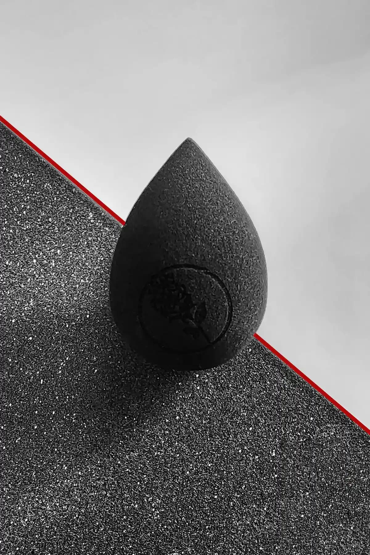 The Cult Rosa Dark Delight ve Tiara Makyaj Süngeri ve Puf Karşılaştırması