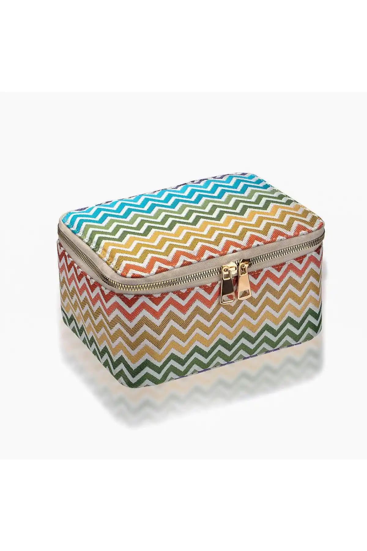 VIVION Zigzag Makyaj Çantası Renkli ve Dayanıklı Tasarımıyla Göz Kamaştırıyor