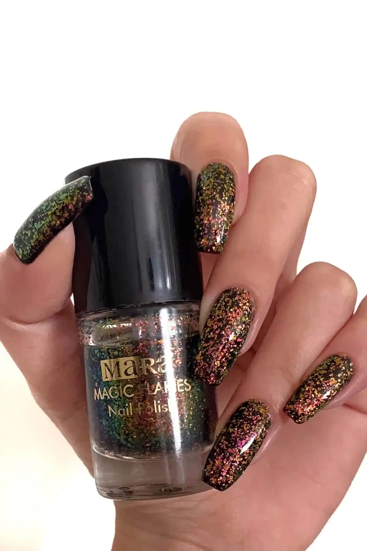 Mara Flakies Oje: Renk Değişimi ve Parlaklık Özelliğiyle Modern Kozmetik Trendleri