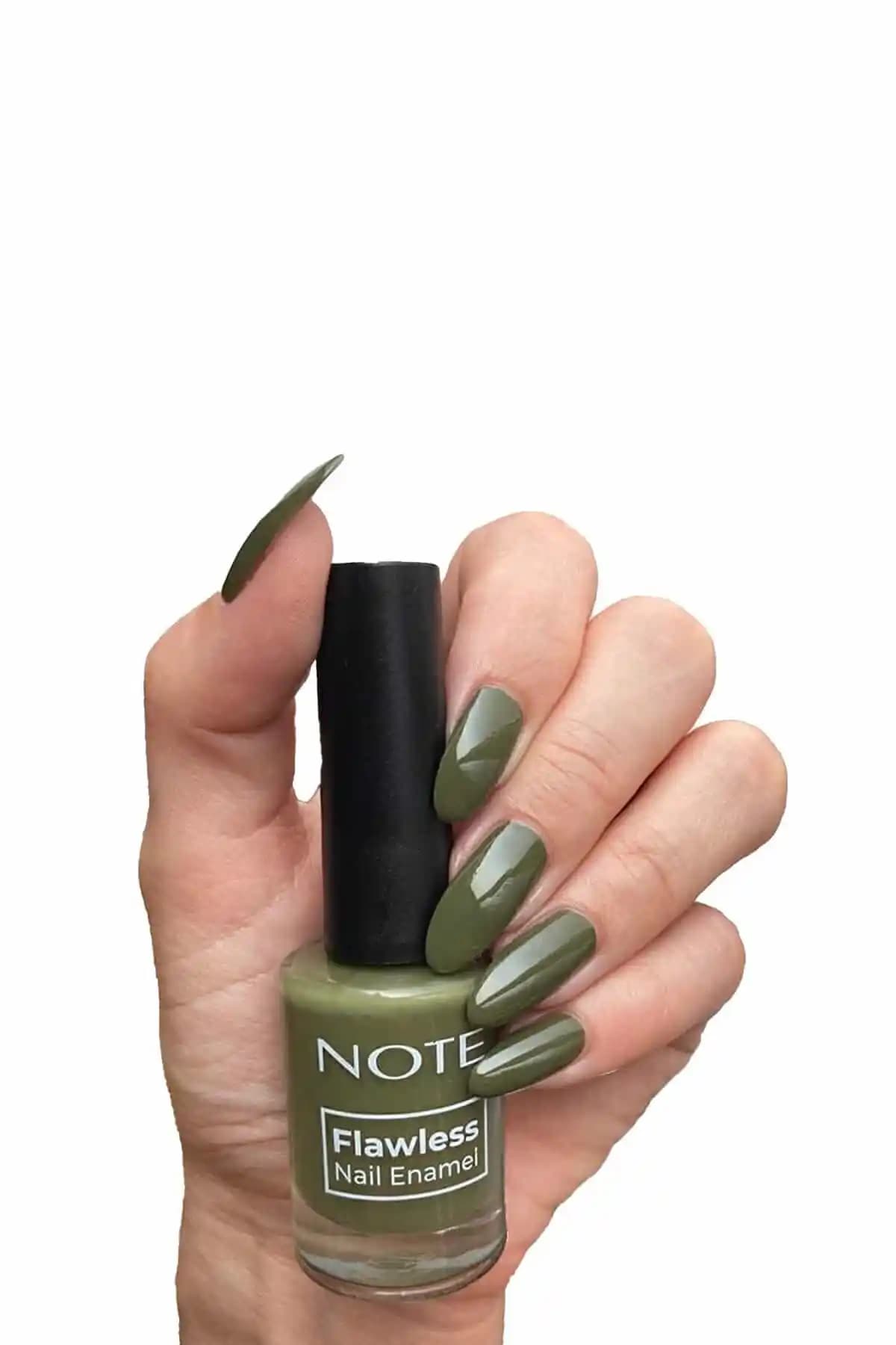 Note Cosmetics Nail Flawless 18 My Camouflage Yeşil Oje Güçlü Kapama ve Parlaklık Sunar