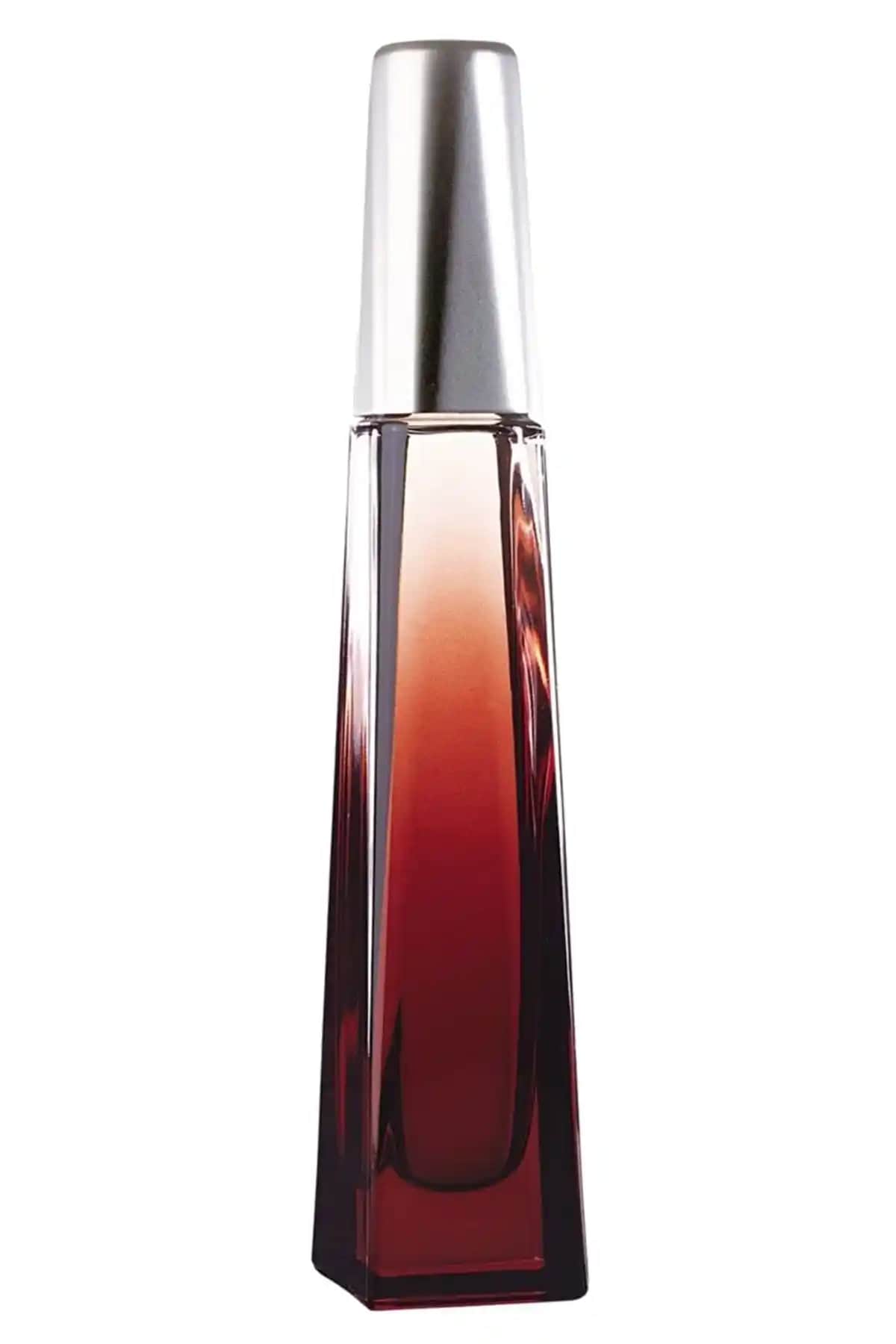 Avon Surrender Erkek Parfüm Edt 50 Ml: Kalıcı ve Etkileyici Koku