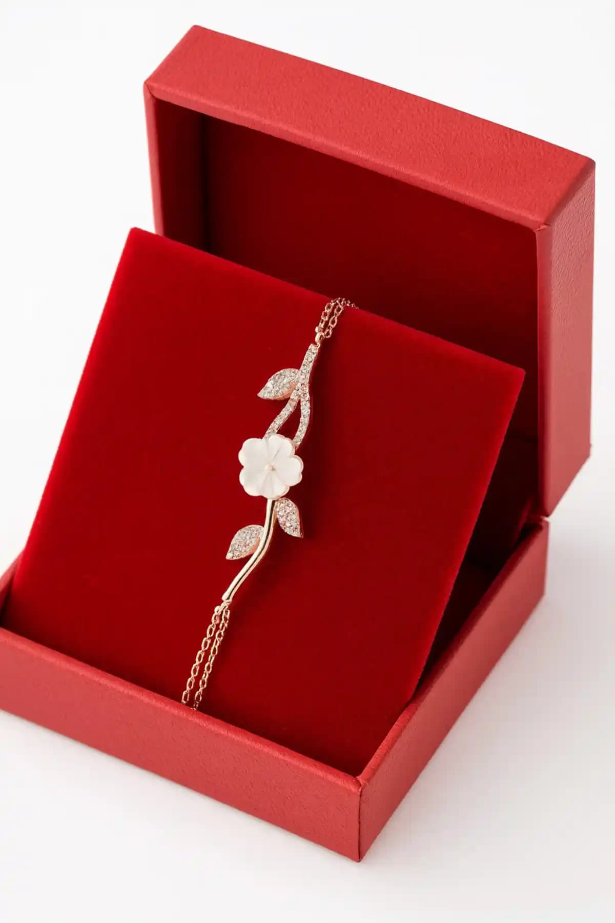 925 Ayar Gümüş Manolya Çiçeği Bileklik - Zarif ve Dayanıklı Kadın Takısı