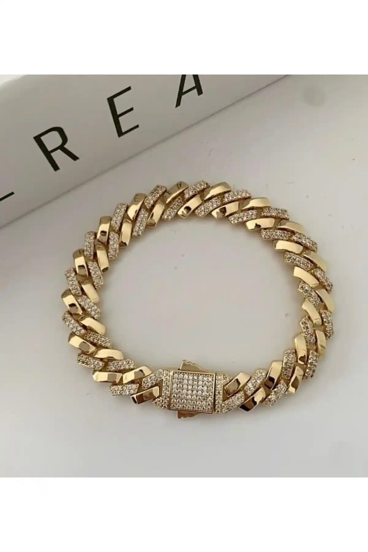 Chiaro Accessory 14 Ayar Altın Kaplama Çelik Bileklik: Modern ve Dayanıklı Takı Seçeneği