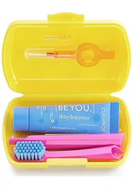 Curaprox 5460 Seyahat Seti Sarı: Pratik ve Şık Ağız Bakım Çözümü