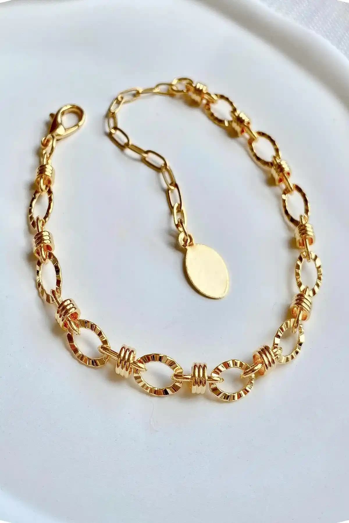 Demokan Kadın Bileklik: Şık ve Dayanıklı Tasarımıyla Günlük Kullanım İçin Uygun