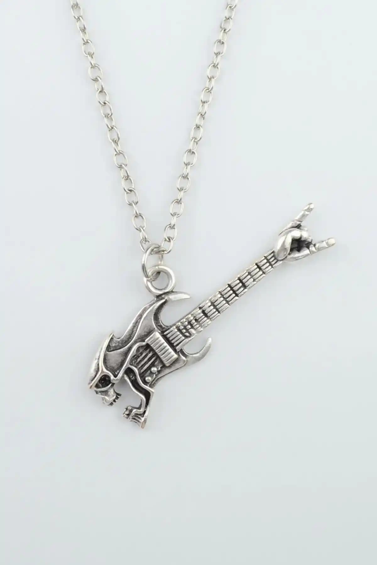 Farklı Kuru Kafa Elektro Gitar Güç Kaplama Düz Zincir Kolye: Şıklık ve Dayanıklılık Bir Arada