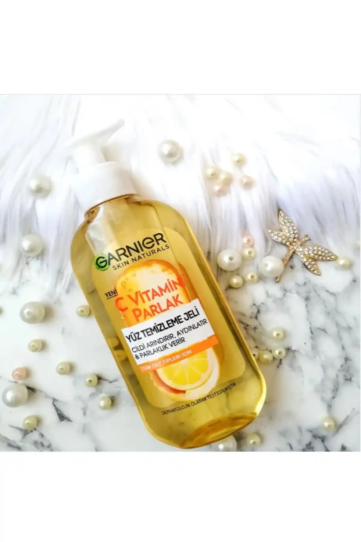Garnier Yüz Temizleme Jeli C Vitamini İçeriğiyle Canlandırıcı ve Nazik Temizlik Sağlar
