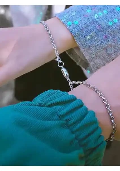 İşıl Aksesuar Sevgili Bilekliği Mıknatıslı 2 Li Seti Aşk ve Şıklık Temasını Yansıtan Tasarım