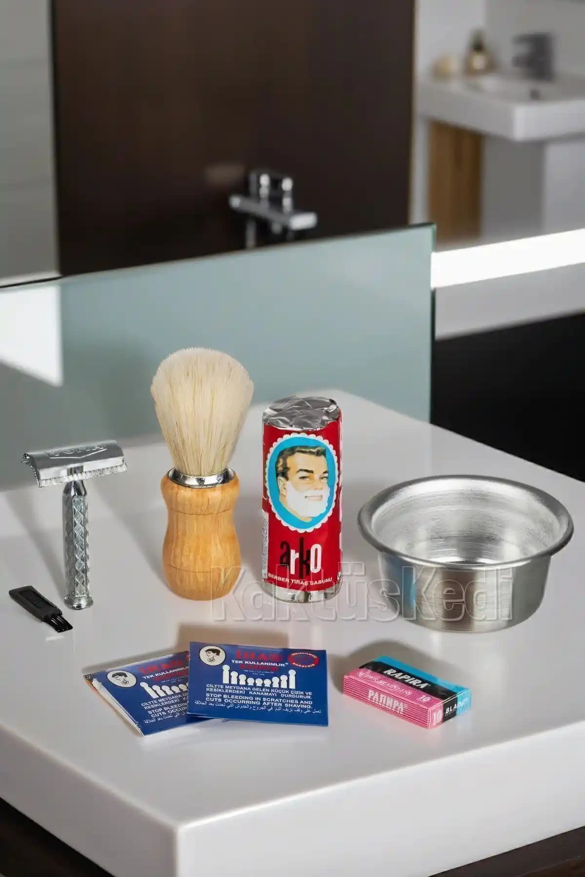 KaktüsKedi Yuma Manuel Tıraş Aleti: Geleneksel ve Modern Tıraş Deneyimi İçin Uygun Set