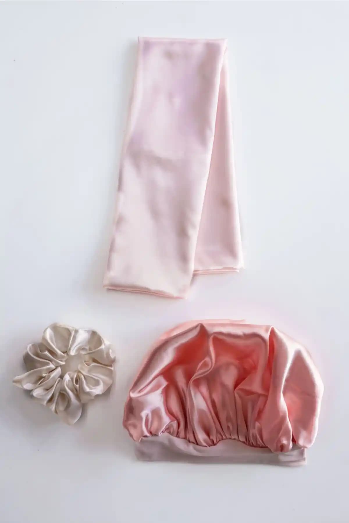 Kıvırcık Saçlar İçin Siyah Saten Bone ve Toka Seti Günlük Kullanım ve Bakım