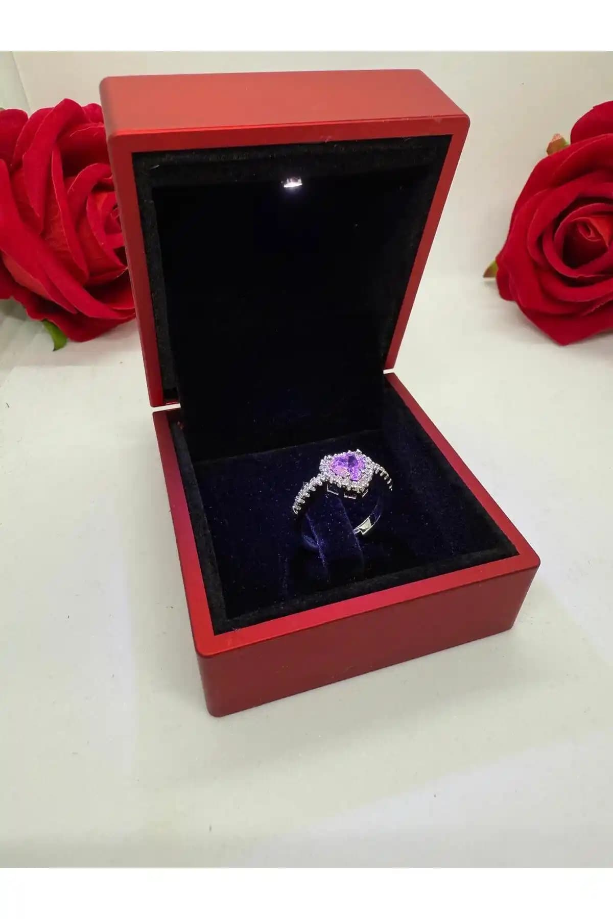 Modern ve Romantik Gümüş Pembe Yüzük HKN AVM Işıklı Kutuda Zarif Tasarım