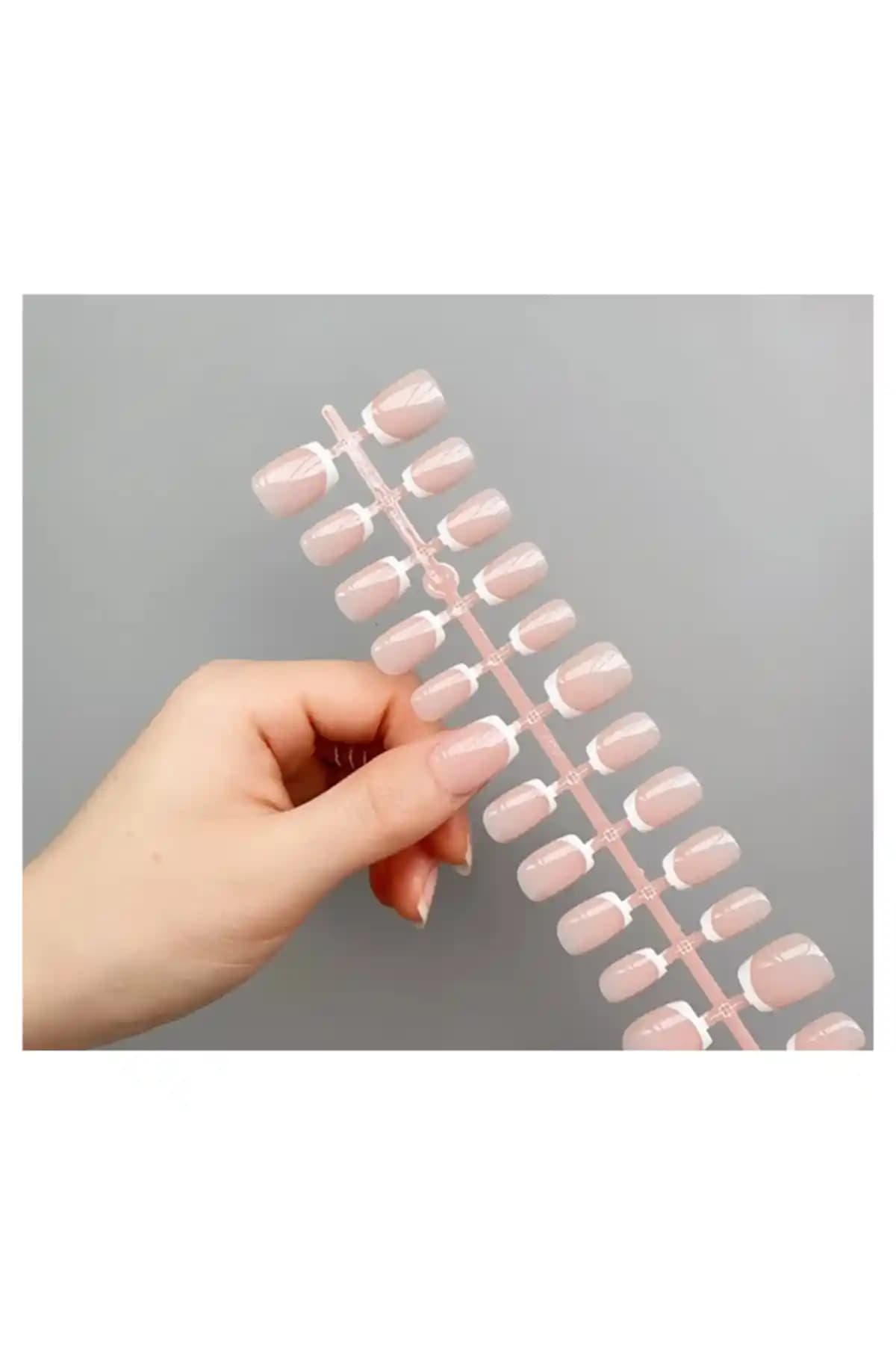 Nail Master 24'lü Küt Takma Tırnak French: Estetik ve Kalitenin Buluşması