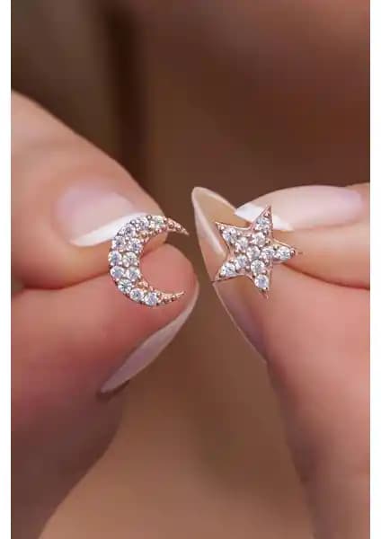 Nereze Marka Güçlü Minik Ay Yıldız ve Pırlanta Montür Küpe Karşılaştırması