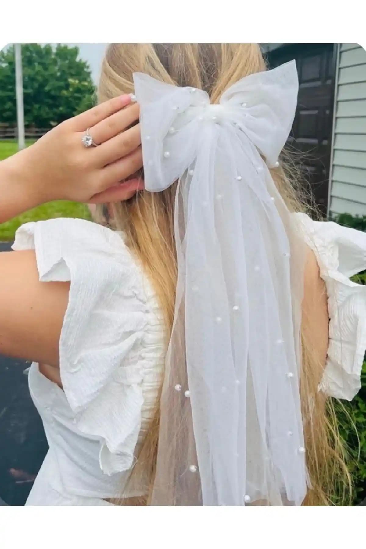 Quella Atelier Incili Tül Fiyonk Gelin Saç Aksesuarı Zarif ve Modern Tasarımıyla Düğünlerinizde Şıklık Katıyor