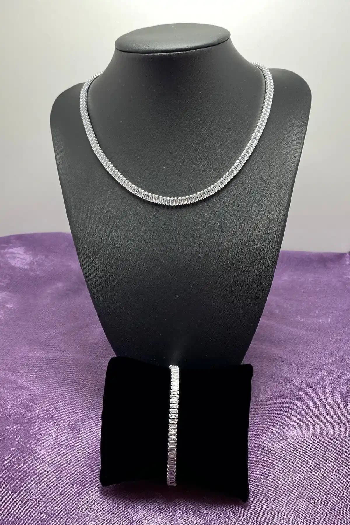 Ressia Kadın Gümbüş Rengi Baget Model Su Yolu Zirkon Takı Seti Şıklık ve Dayanıklılık Sunar