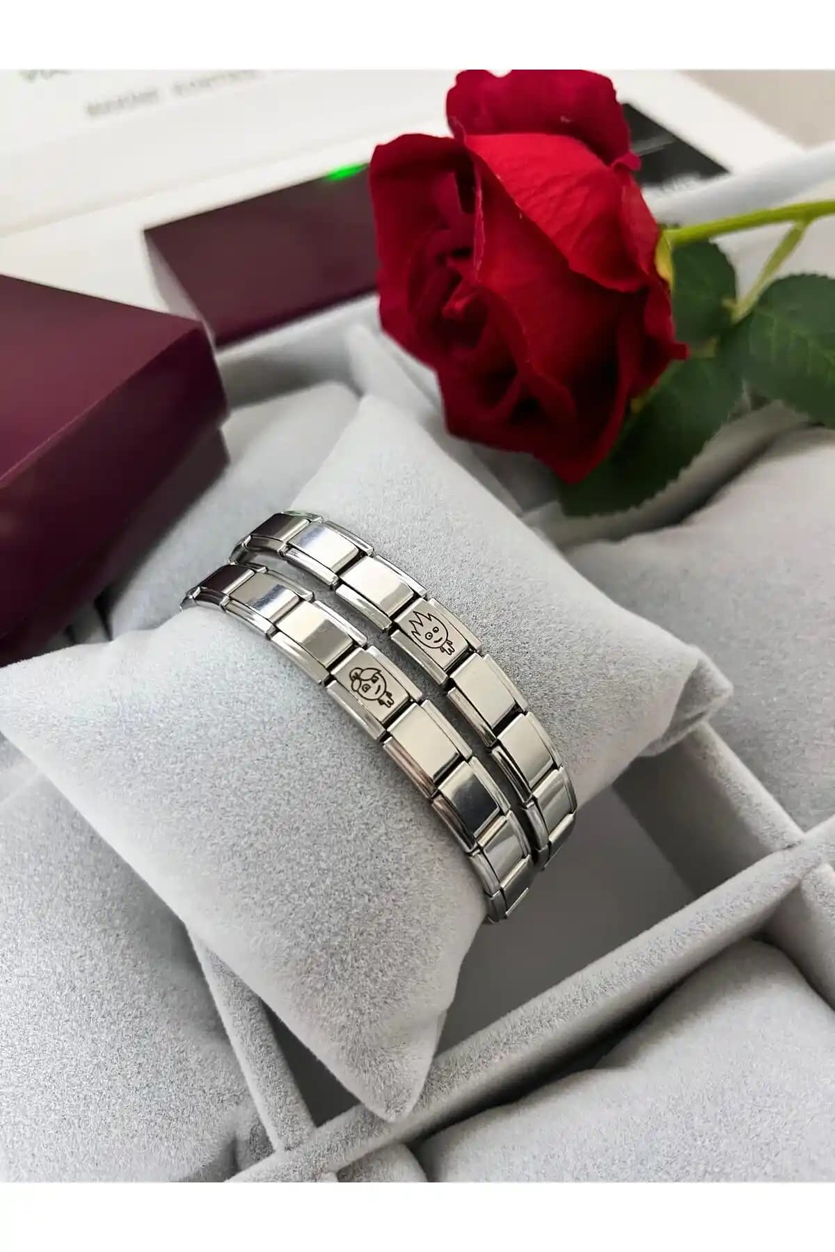 Sevgililer Günü İçin Şık ve Anlamlı Ateş ve Su Temalı Çift Bileklik Ürünü