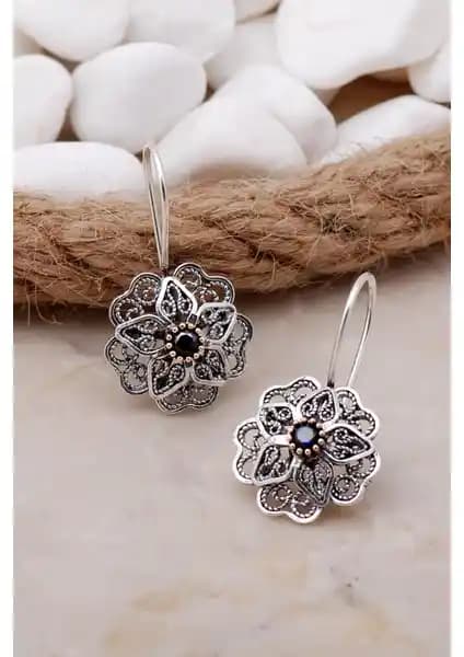 Sümer Telkari Safir Taşlı Gümüş Telkari Elişi Çiçek Küpe - Zarif ve Dayanıklı Takı Tasarımı