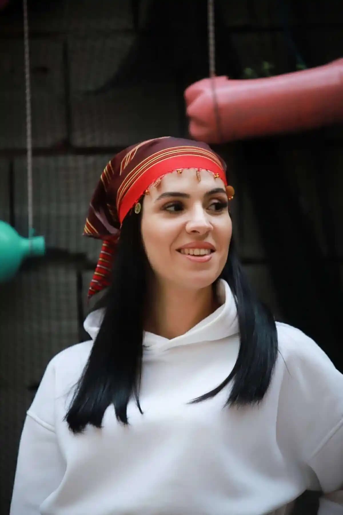 Trabzon Yöresel Motiflerle Modern Tasarıma Sahip Çok Yönlü Saç Bandanası