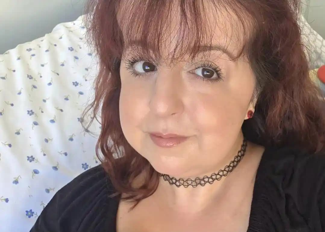 40'lı Yaşlarda Doğal ve Cilt Tonuna Uygun Makyaj Teknikleri ve Ürün Seçimi