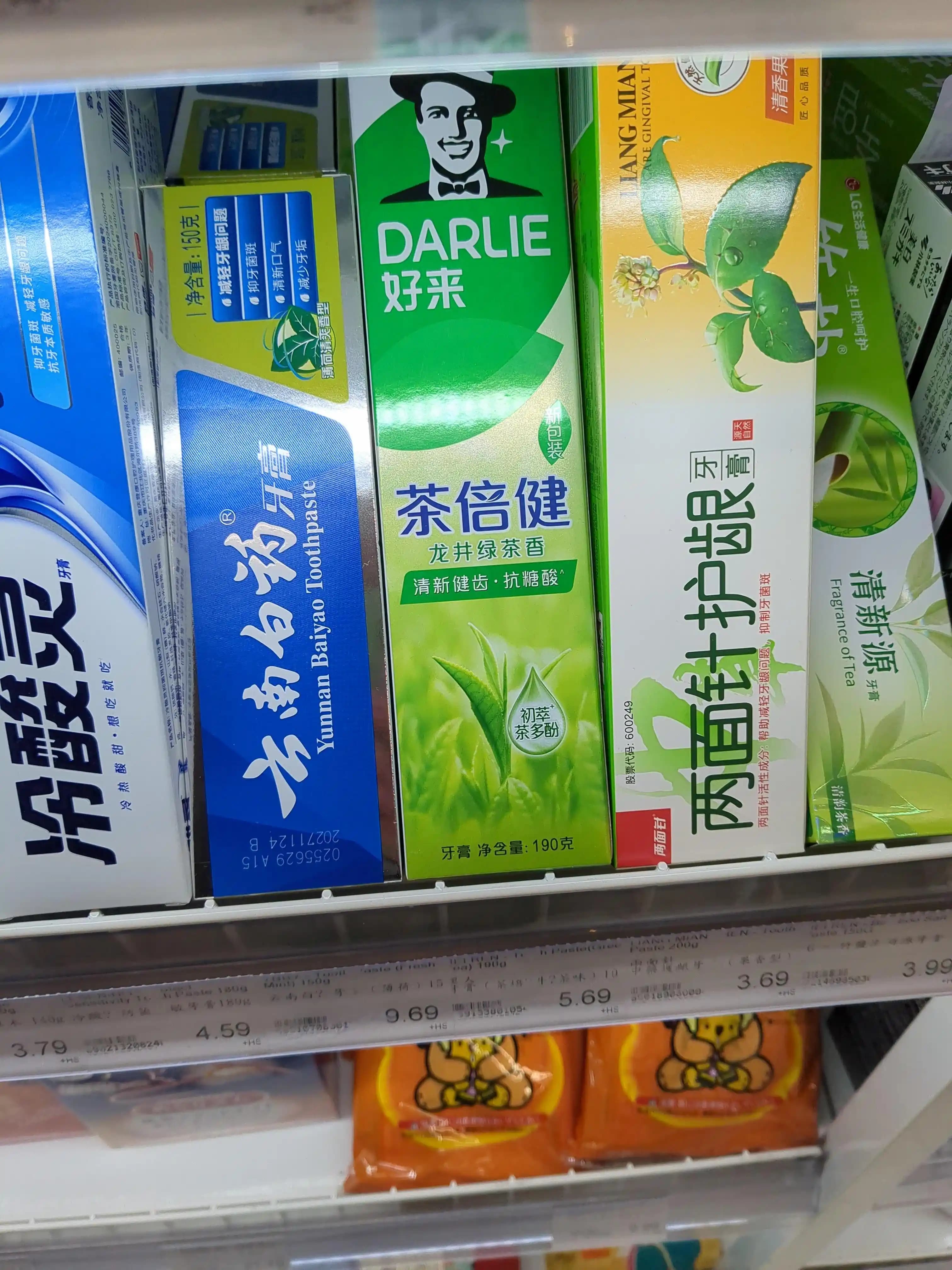 Asya Güzellik Ürünlerinde Diş Macunları: Florür, Nano Hidroksiapatit ve Aroma Tercihleri