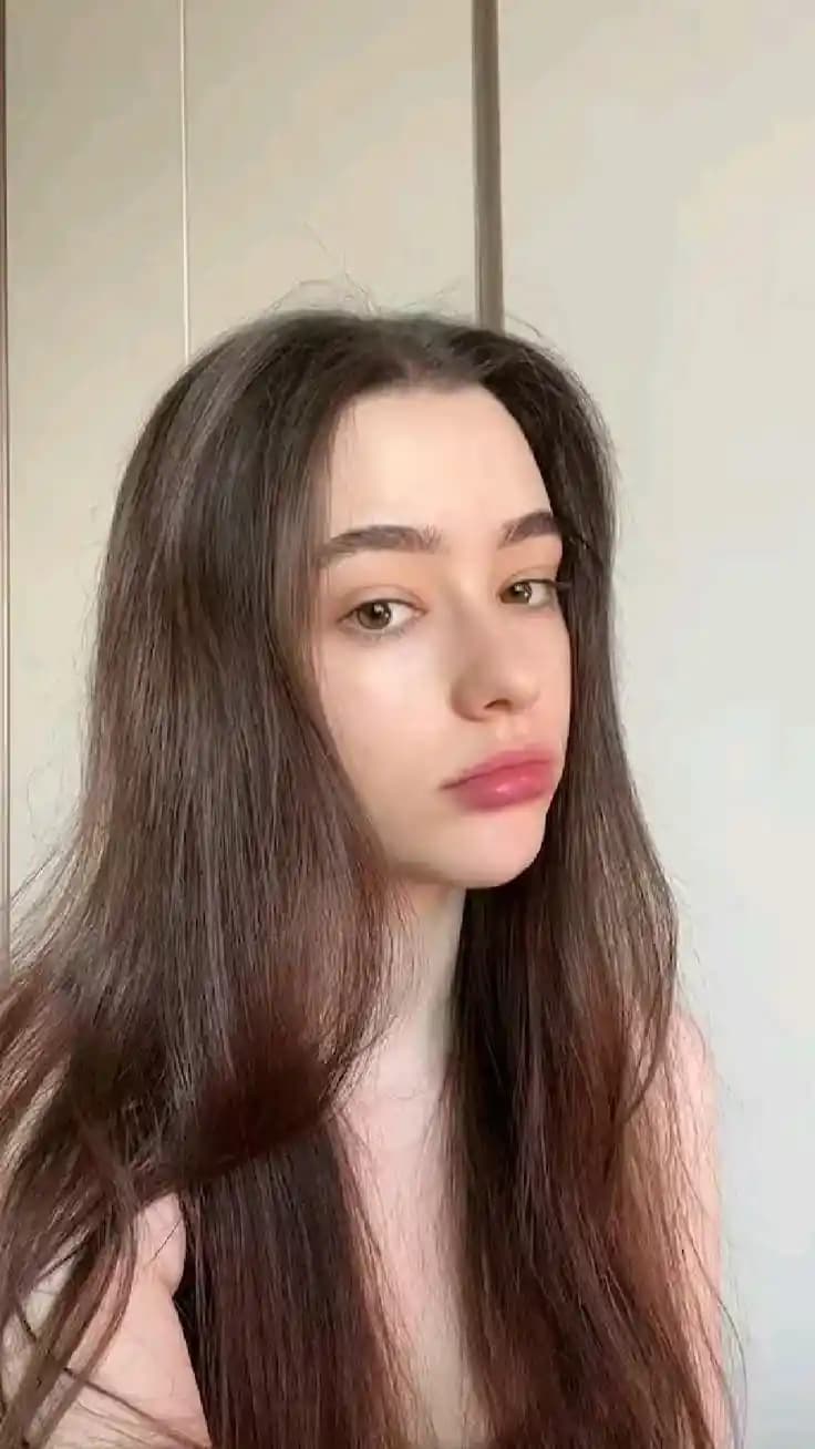 Dasha Taran'ın Doğal ve Hafif Makyaj Stili: Ürünler, Teknikler ve Renk Seçimleri