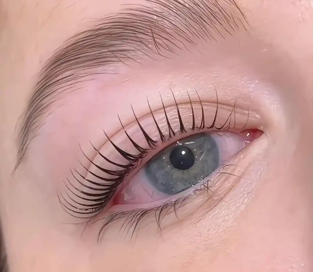 Kirpik Liftingi Nedir, Nasıl Görünür ve Uygulama Sonrası Dikkat Edilmesi Gerekenler