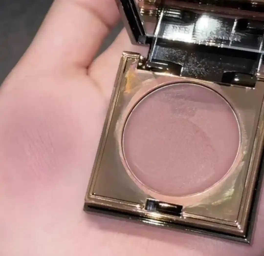 Soğuk Tonlu Ciltler İçin Pudra Allık Seçimi ve Uygun Renk Önerileri