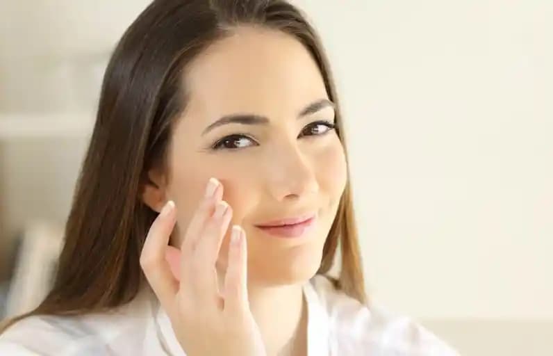 Victoria Beckham Foundation Drops: Özellikleri, Kullanıcı Yorumları ve Alternatif Fondötenler