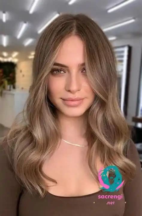 2024 Kumral Saç Renk Trendleri Doğallık ve Çok Boyutlu Görünümlerle Stil Yaratın