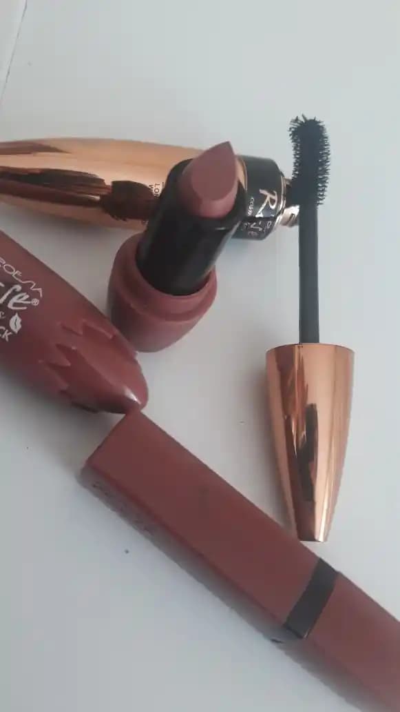 Alerji Yapmayan Rimel Seçenekleri: Hassas Gözler İçin Güvenli ve Doğal Makyaj Çözümleri