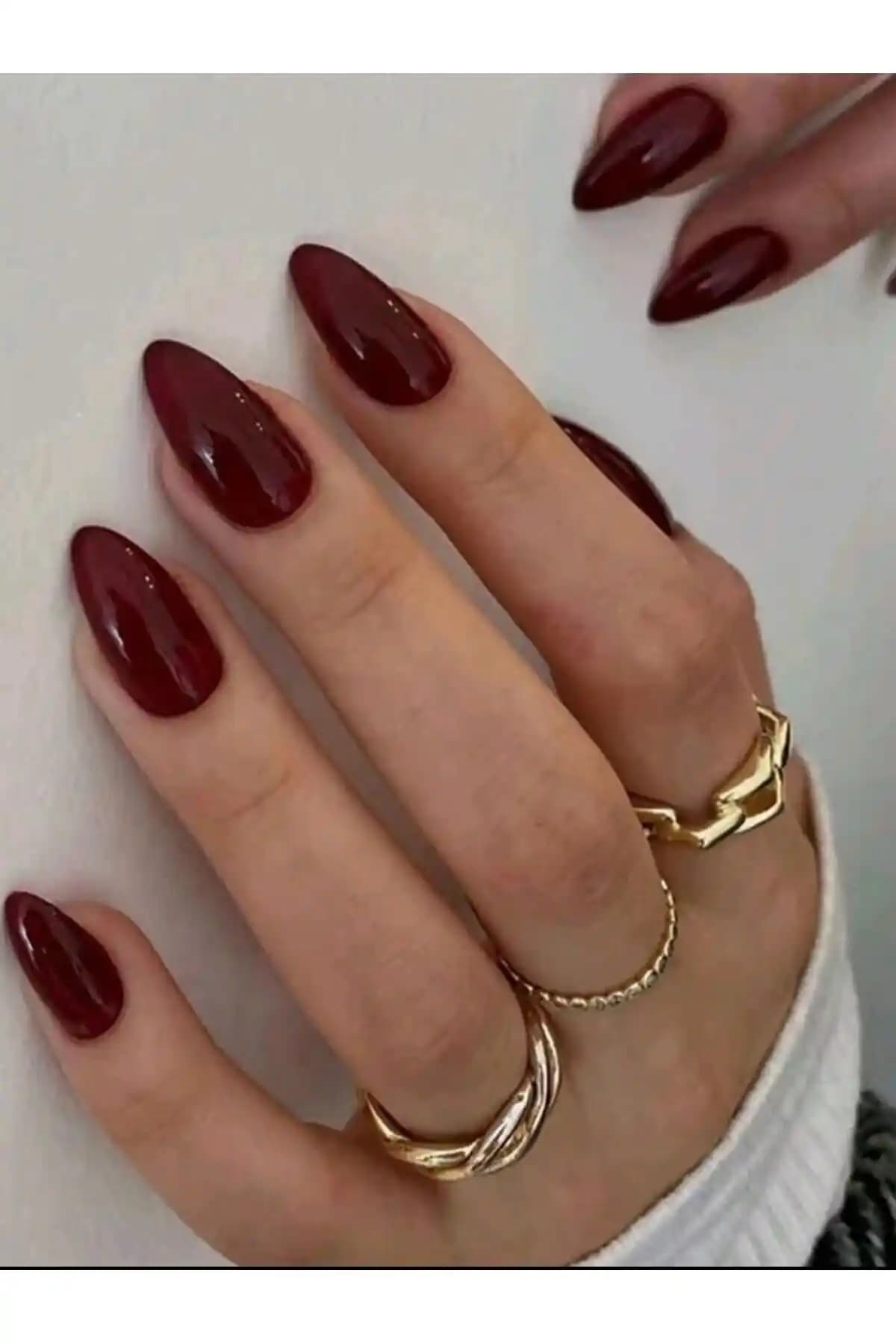 ElNil Butik 24 Lü Düz Zarif Model Takma Tırnak Setleri Estetik ve Kullanışlı Tasarım