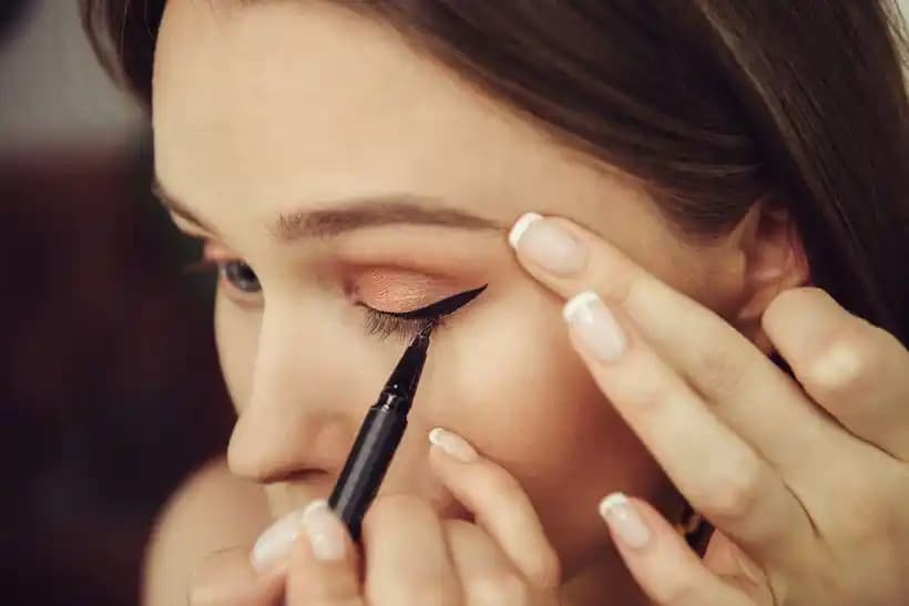 Kuru Eyeliner'ı Yeniden Kullanabilir Hale Getirme Yöntemleri ve İpuçları