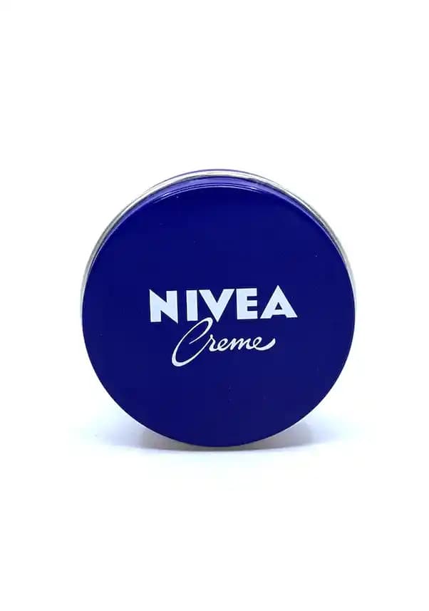 Nivea Mavi Krem ve Akne Problemi: Bilimsel ve Klinik Perspektiften Değerlendirme