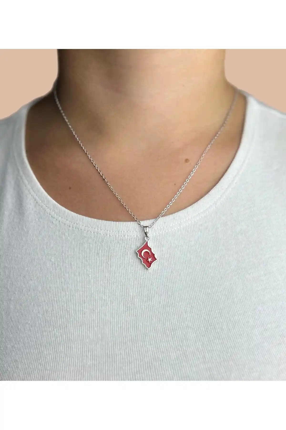 Türk Bayrağı Temalı Gümenüş Renkli Unisex Kolye - Dayanıklı ve Şık Tasarım