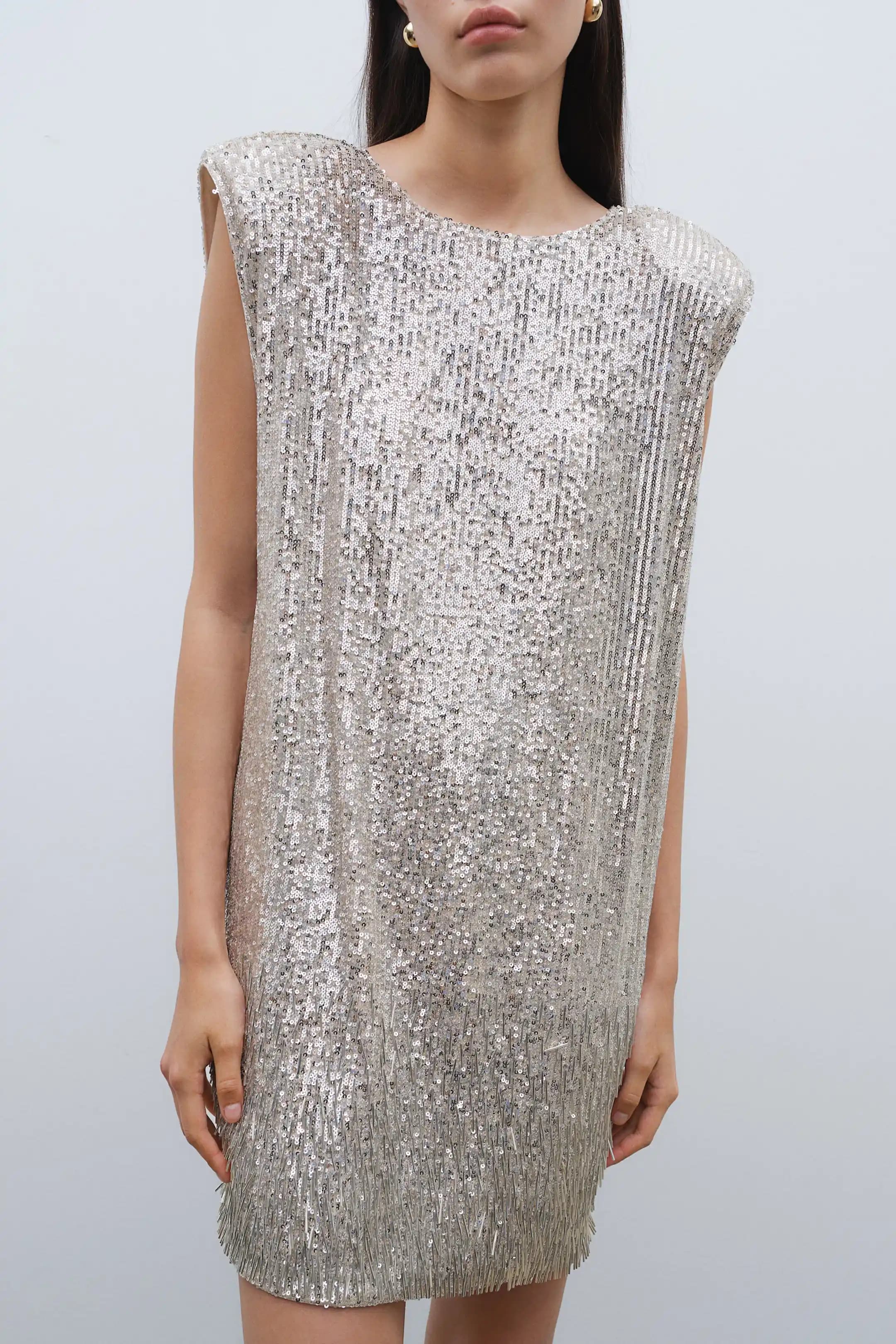 Açık Gümüş Rengi Kozmetik ve Moda Dünyasında Zarafetin Temsilcisi