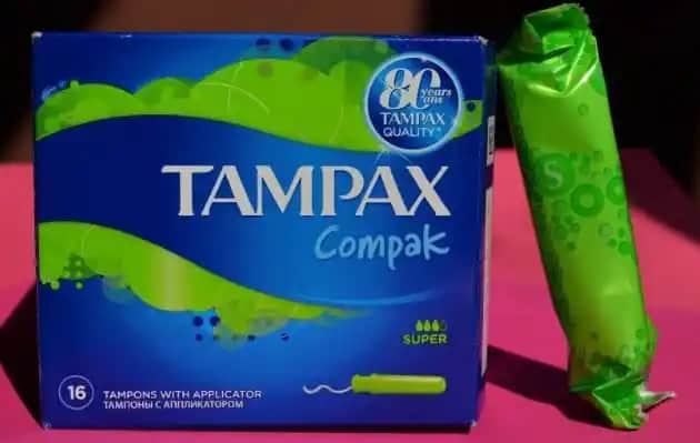 Adetliyken Havuza Girmek: Tampon ve Hijyen İpuçlarıyla Güvenli Yüzme Rehberi