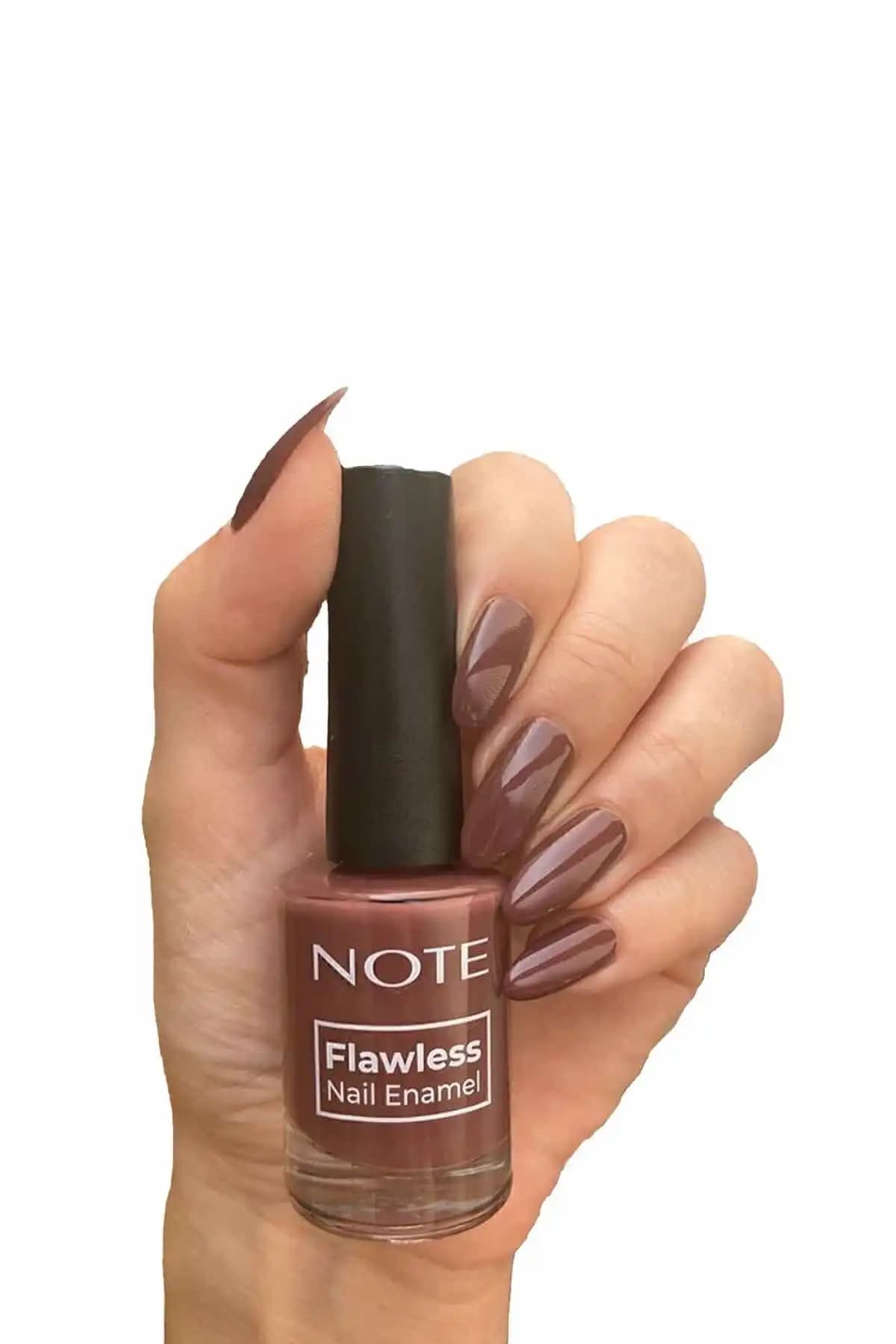 Alix Avien Açık Pembe ve Note Cosmetics Kahverengi Oje Karşılaştırması 2